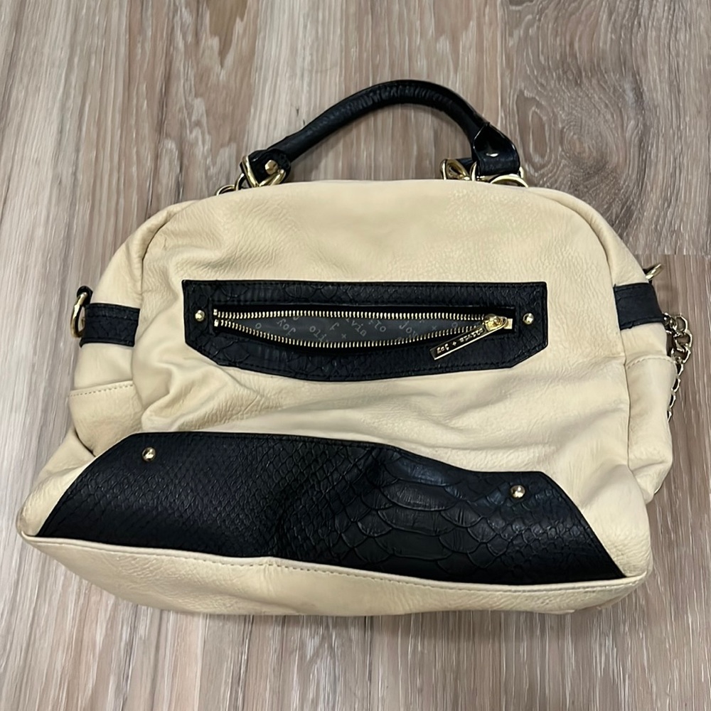 Medium sized purse